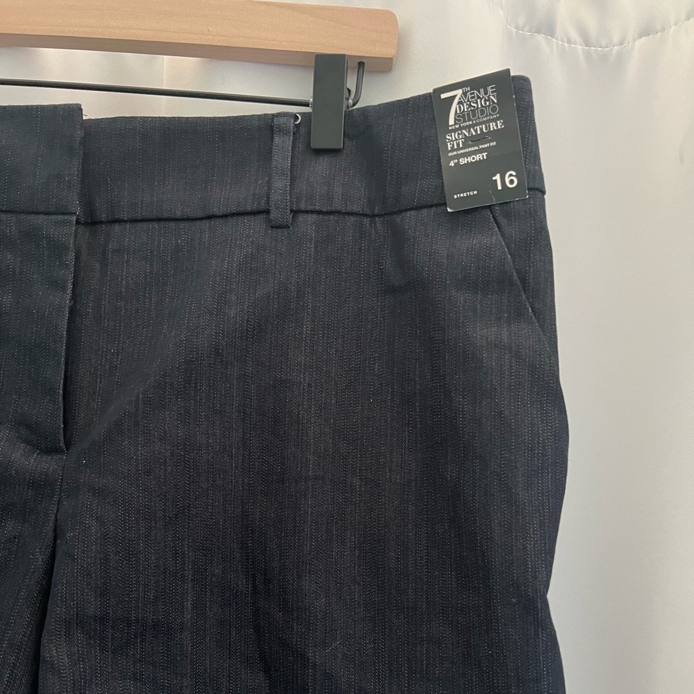 New York & Company Blue Flat Front Cuffed Hem Chino Shorts Size 16 NWT - Picture 3 of 5